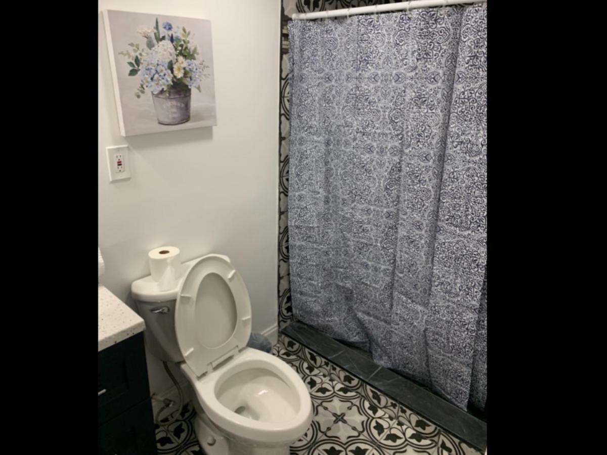 Brand New Bedroom With Tv Next Jhu Baltimore Exterior foto
